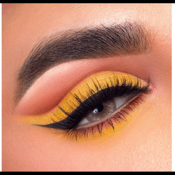 Artist Couture Caliente Eyeshadow Palette - Picture 10 of 11